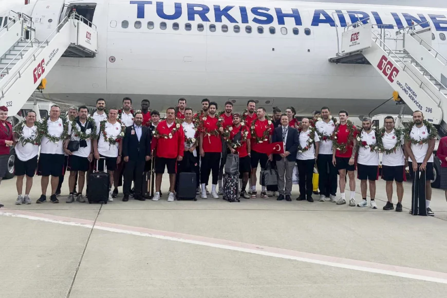 12 Dev Adam Yurda Döndü: Milli Takım Akşam Saatlerinde İstanbul Havalimanı’nda Karşılama