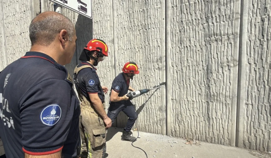 Beyoğlu’nda sıkışan adam 6 saat süren operasyonla kurtarıldı
